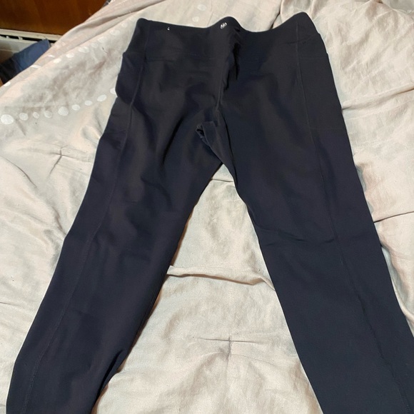 GAIAM Women's Dark Leggings - Picture 5 of 5